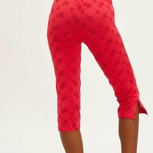 Free People Form-fitting, cropped length, mid-rise, cropped pant